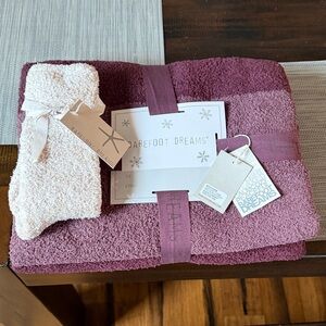 NWT Barefoot Dreams Black Currant tri-colored Blanket and Cream Sox Set